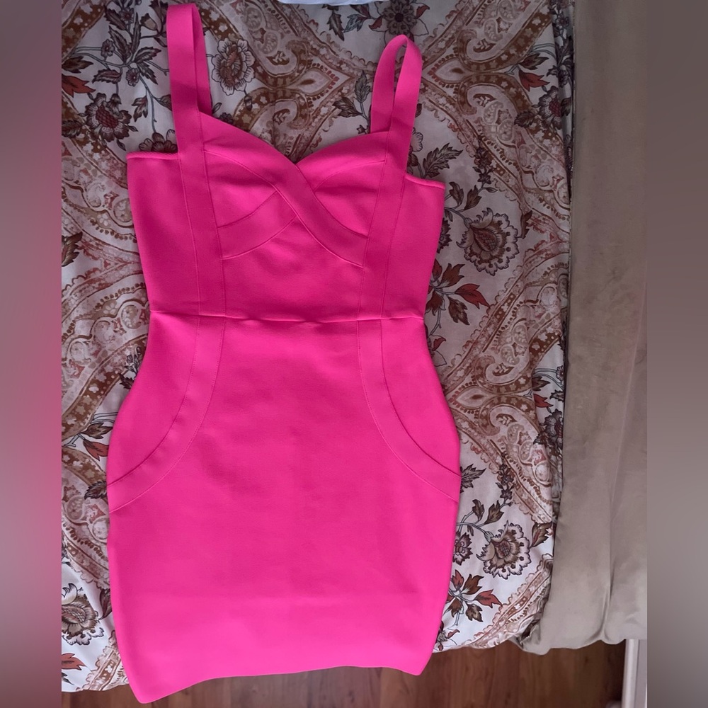 Pink sculpted detail bodycon dress 
Brand New!
Super soft